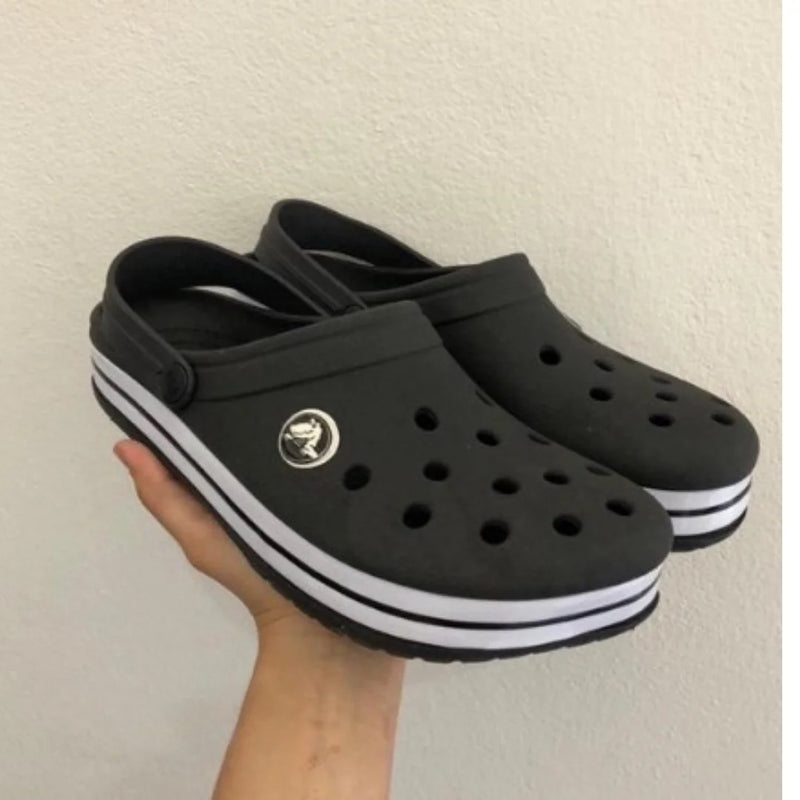 Sandália Crocs – Conforto Icônico para o Seu Dia!