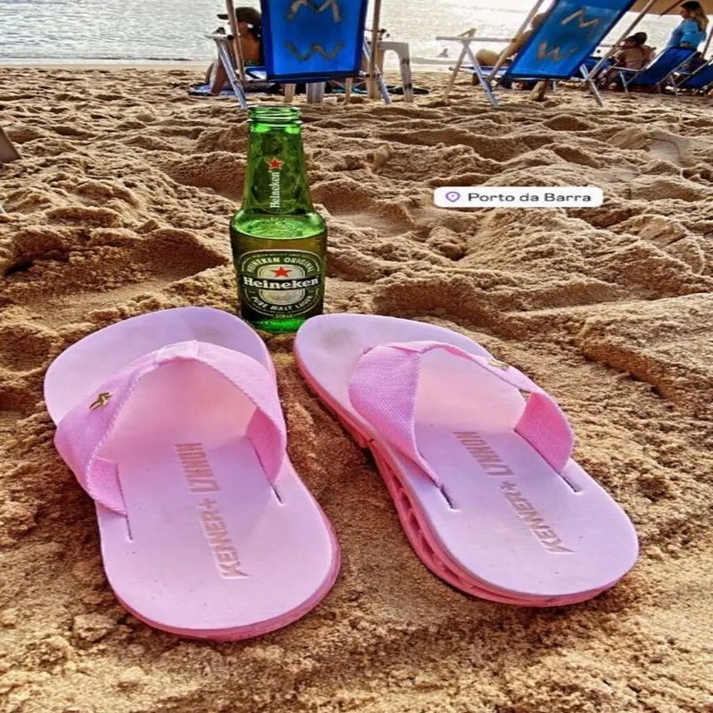 Chinelo Kener – O Toque de Estilo que Seus Pés Merecem neste Verão!