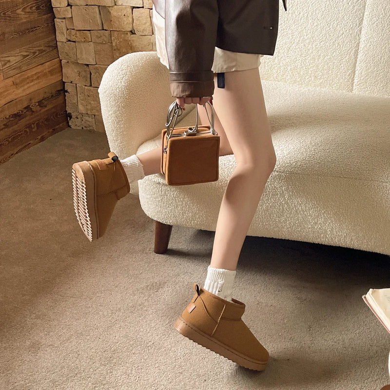 Bota Feminina Ultra Mini Forrada LINLING – Inverno Quentinho com Estilo de Luxo!
